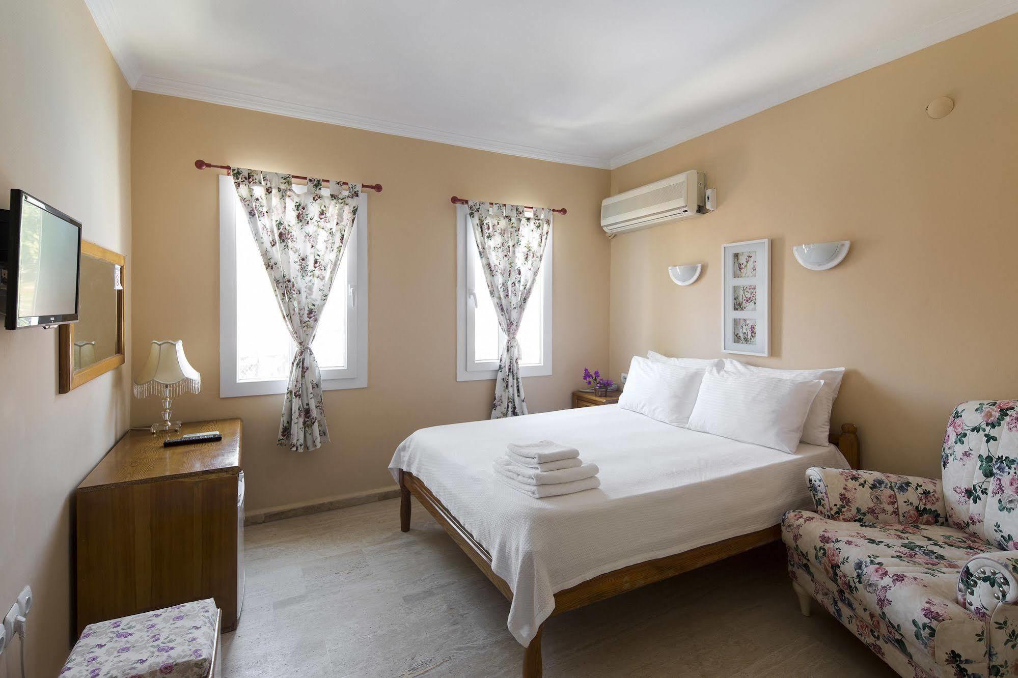 Istanbul Hotel Bodrum トゥルクブク エクステリア 写真