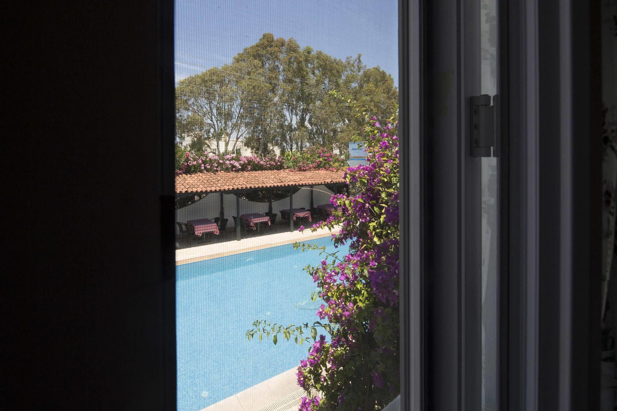 Istanbul Hotel Bodrum トゥルクブク エクステリア 写真